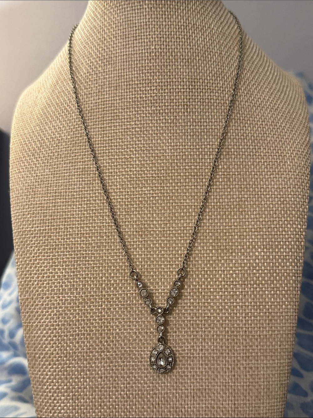 Vintage-Inspired Teardrop Pendant Necklace in Silver Tone